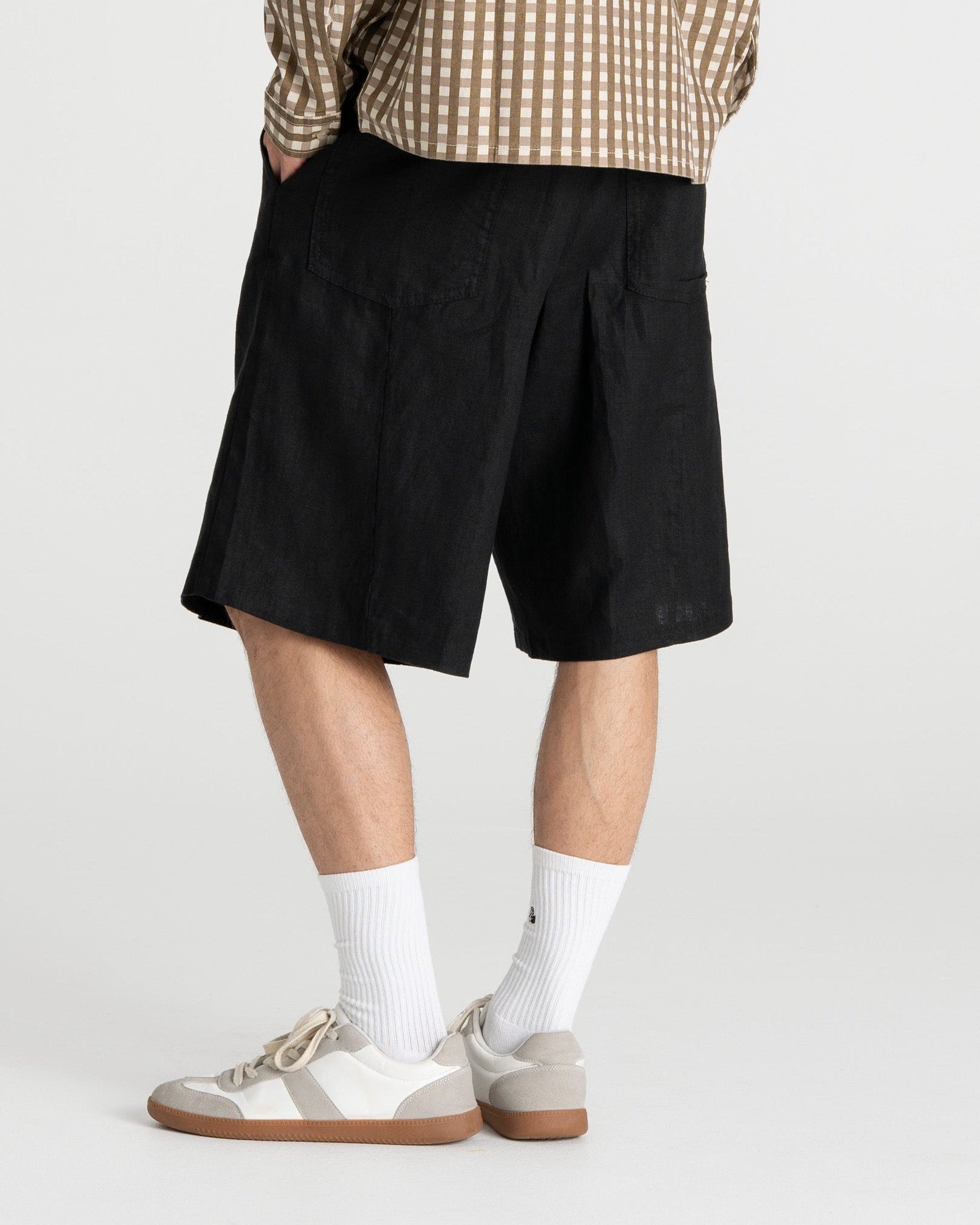 Pleated Baggy shorts Black
